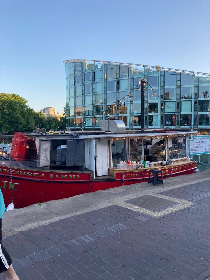 Canal View 1 Bed Apartment In Zone 1 Londra Exterior foto